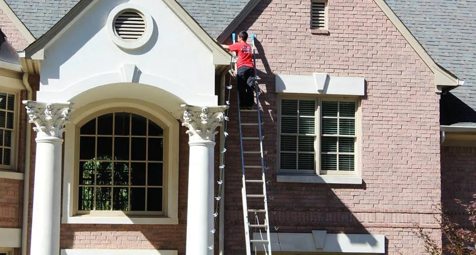 Want to Become a Christmas Light Installer?