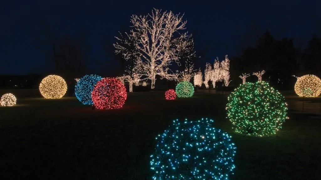 Lighted Christmas Balls