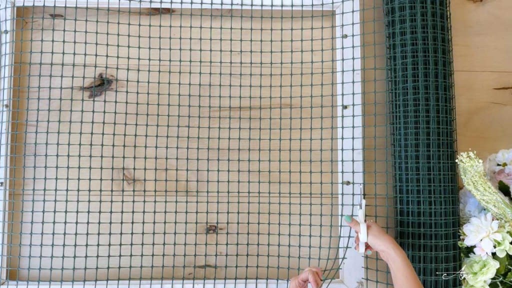 DIY FLOWER FRAME WITH CHRISTMAS LIGHTS DIY Flower Frame with Christmas Lights Wire