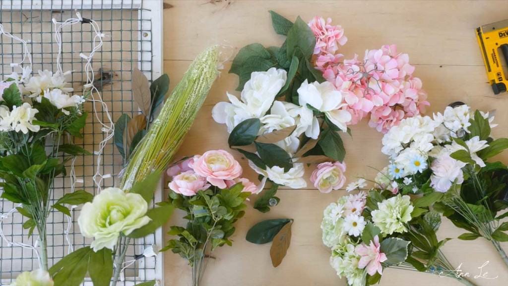 DIY Flower Frame with Christmas Lights add flowers DIY Flower Frame with Christmas Lights add flowers