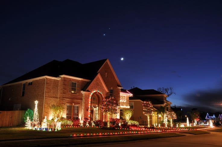 How to Photograph Christmas Lights