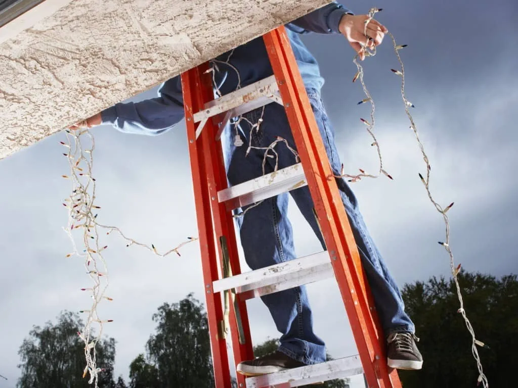 Christmas Light Installers Leave Up Lights