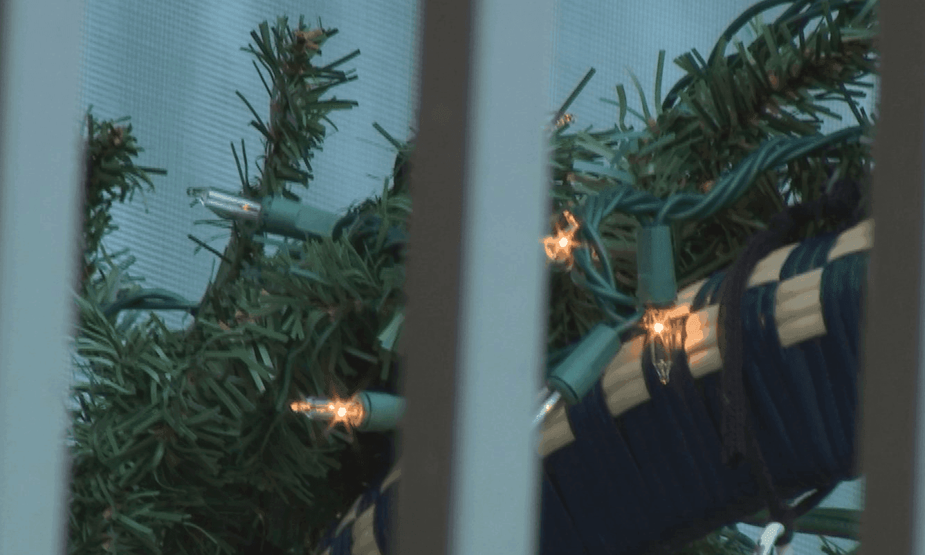 HOA SAYS TO TAKE DOWN CHRISTMAS LIGHTS