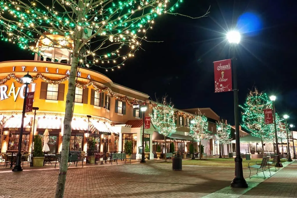 CHRISTMAS LIGHT INSTALLATION FOR SHOPPING CENTERS
